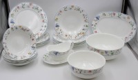 Los 8022 <br>Villeroy &amp; Boch Mariposa Speiseservice Konvolut von 19 Teilen .