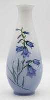 Los 8060 <br>kl. Vase, Royal Copenhagen, florale Bemalung, H-18,5cm.