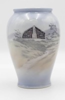 Los 8061 <br>Vase, Royal Copenhagen, Landschaftsbemalung, H-14,5cm.