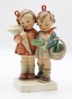 Los 9011 <br>Hummelfigur, Hausmütterchen, Goebel, Nr. 52, um 1940, Stand  mit kl. Chips, H-15cm.