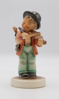 Los 9015 <br>Hummelfigur, Geigerlein, Goebel, Nr. 4, 50/60 Jahre, H-13,5cm.