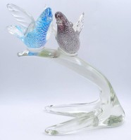 Los 10034 <br>2 Vögel auf Ast, Murano Glas, blau / rot, H. 25cm, L. 25,0cm