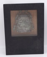 Los 15500 <br>Antike chinesische Bronze?-Glocke im Schaukasten, L. Glocke ca. 17 cm, Kasten: 30 x 39,5 x 8 cm
