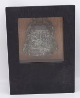 Auktion  / Los 15500 <br>Antike chinesische Bronze?-Glocke im Schaukasten, L. Glocke ca. 17 cm, Kasten: 30 x 39,5 x 8 cm