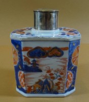 Auktion  / Los 15509 <br>Teedose, China, älter mit versilberten Deckel, etwas zu gross, wohl nicht original?, H-11,5 cm, B-9 cm, T-6 cm