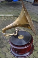 Los 16016 <br>Trichtergrammophon "His master's voice", wohl Nachbau, funktionstüchtig und gut erhalten