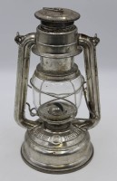 Los 16049 <br>Petroleumlampe "Feuerhand", älter, ca. H-26cm.