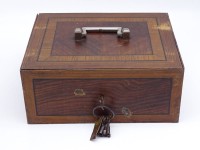 Los 16055 <br>schwere Stahlkassette mit Schlüssel, Einsatz fehlt, Bierfarbe berieben, 7,7 kg.,  H-12 cm, 23x28 cm