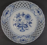  runde Korbschale "Meissen" Zwiebelmuster, 1.Wahl, H-4,5 cm, D-21 cm