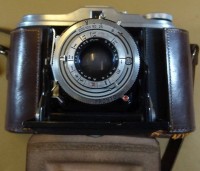 Auktion 331 / Los 16019 <br>Balgen-Kamera "Agfa Isolette" in Lederetui, gut erhalten