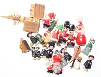 Los  <br>Konvolut Weihnachtsschmuck, hauptsächlich Erzgebirge, teilweise beschädigt, Alters- und Gebrauchsspuren