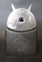 Los  <br>Bleistift-Anspitzer "Faber Castell", Bakelitgehäuse, H-11 cm, 2x kl. Bruchstellen
