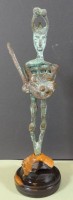 Bronze-Krieger in Holzstand, Nigeria/Benin?, H- komplett 26 cm