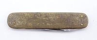Los  <br>Altes Taschenmesser mit feinen Gravierungen, L. 8 cm, mit Altersspuren, reinigungsbedürftig