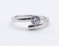 Los  <br>Solitärring von Swarovski mit offener Ringschiene, RG ca. 58