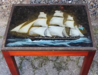 Auktion 337 / Los 14027 <br>Beistelltisch wohl England, Platte mit Hinterglasmalerei Vollsegler, H-45cm B-63,5cm T-48,5cm.