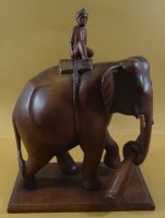 Holzschnitzerei, indischer Arbeitselefant mit Mahout, H-28 cm, L-22 cm