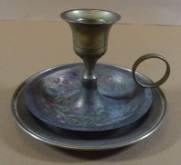 Los  <br>kl. Kerzenhalter mit Tragering, Messing, innen bemalt, H-7 cm, D-9 cm, anbei Bronze-Teller, D-11 cm