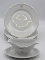 Los  <br>4 Teller und eine Sauciere, Bauscher Weiden, Kantinengeschirrm,  Ziermonogramm, 3 Teller bestossen, Teller D-25cm.
