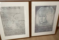 2x Grafiken nach Leonardo da Vinci, 1x Portrait Sforza, 1x Selbstportrait mit seiner typischen Rückwarts-Schrift, ger/Glas, RG 61x47 cm