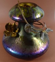 Jugendstil-Vase, grüm/lila irisierend, Metall-Blattdekor, Innenrand mit Chips, wohl Loetz?, H-13,5cm.