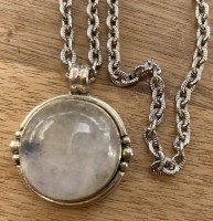 Los  <br>Anhänger mit Mondstein?, Silber-925-, an langer versilberter Kette, D-ca. 2,7 cm