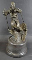 Auktion 369<br>NICK (XX) "Skifahrer" Bronze auf Steinsockel, H-27 cm, 3,7 Kg, wohl Nachguss