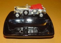 Los  <br>kl. Ablageschale mit Bentley-Oldtimer, Keramik, England, 11x12 cm