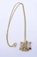 Auktion 332 / Los 1022 <br>Kette und Anhänger, Sternzeichen Waage im altägyptischen Stil mit Rauchquarz, beides 925er-Silber, vergoldet, L. Kette: ca. 50 cm, Anhänger: 2,5 x 2,2 cm, 8 gr.