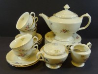 Auktion 332 / Los 8015 <br>Teeservice "KPM" Krister, Ivory-Porzellan, Blumendekor, für 6 Personen, 21 Teile, 2x Tassen, 1x U.T. mit kleinen Chips