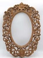 Auktion 332 / Los 15503 <br>aufwendig beschnitzter  Rahmen, wohl Asien, RG 57 x 39,5cm, Innen 37 x 24cm.