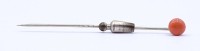 Auktion 332 / Los 1031 <br>Anstecknadel mit Koralle, L. 7,0cm, Koralle D. 7,3mm