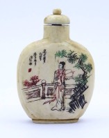 Auktion 332 / Los 15504 <br>Alte Snuffbottle, Elfenbein, chinesisch beschriftet und bemalt, L.6,3cm
