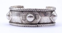 Auktion 332 / Los 1042 <br>Massive Armspange, Silber gepr., 80,3g.