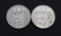 Auktion 332 / Los 6039 <br>2x 1 Gulden Niederlande, 1956/1957, zus. 12,9g.