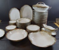 Auktion 332 / Los 8054 <br>62 Teile Jugendstil-Restservice Teile Elbogen-Austria- Gebr. Haidinger, Terrine ein Henkel ab, Platte mit Altriss, Sauciere mit Chip, 4 Telle mit Chips