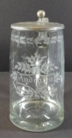 Auktion 332 / Los 10017 <br>Bierkrug "Zum Andenken" beschliffen, Zinndeckel mit Namensgravur, H-20 cm, 19 Jhd.