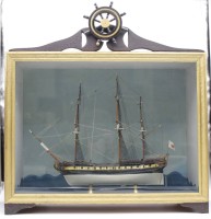 Auktion 332 / Los 15069 <br>altes Schiffsmodell in schönem Schaukasten, Prisoner of War, guter Zustand, Kasten H-62,5cm B-60cm T-25,5cm, nur Speditionsversand!