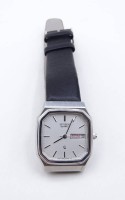Auktion 500011 / Los  <br>Armbanduhr, Citizen Quartz, mit Lederarmband, Ø Gehäuse: ca. 3,5 x 3 cm, Funktion nicht geprüft, mit Tragespuren, Glas mit tiefem Kratzer