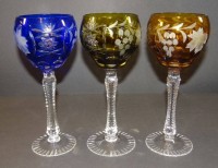 Auktion 332 / Los 10025 <br>3x hohe Buntglas-Römer, 3x kleine Buntglas-Süssweingläser, Annahütte, H-13,5 und 21 cm, alle gut erhalten