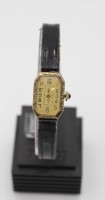 Auktion 332 / Los 2059 <br>Damenuhr um 1920, 585er GG Gehäuse, Werk steht, Tragespuren,  2 x 1,4cm.