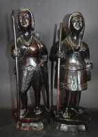 Auktion 332 / Los 15102 <br>Paar schwere Holzfiguren, wohl Ostasien, H-30 cm