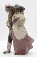 Auktion 332 / Los 8157 <br>gr. Figurengruppe, Lladro Spain, Modellnr. 1279, Gegen den Wind, Juan Huerta, H-37cm.