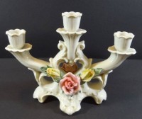 Auktion 332 / Los 8171 <br>gr. dreiflammiger Kerzenhalter "ENS-Volkstedt", aufgesetzte Blüten, gut erhalten, H-20 cm, B-28 cm