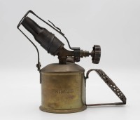 Auktion 332 / Los 16049 <br>Bunsenbrenner, Primus Sweden, Altersspuren, Funktion nicht geprüft, ca. H-19,5cm.