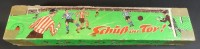 Tipp-Kick-Spiel "Schuss ins Tor", bespielt, aber komplett, Karton 47x9 cm, Deckel innen Spielregeln