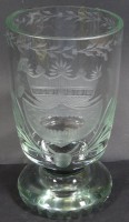 Auktion 332 / Los 10038 <br>grosser Fusspokal grünliches Glas mit Schliff, H-18 cm, D-10 cm