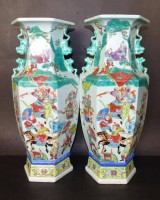 Auktion 332 / Los 15524 <br>Paar hohe China-Vasen, bemalt, älter, H-44 cm