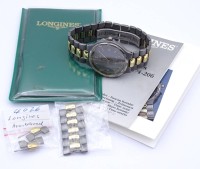 Auktion 332 / Los 2079 <br>Herren Armbanduhr " Longines ", Modell Ti/VHP Quartz, D. 35mm, anbei Dokumente und Uhrenglieder,bicolor, Tragespuren