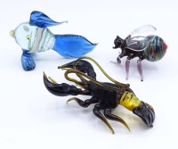 Auktion 332 / Los 10044 <br>3x Glas Tiere, Fisch, Skorpion und Hummel, unbeschädigt,5-9cm
